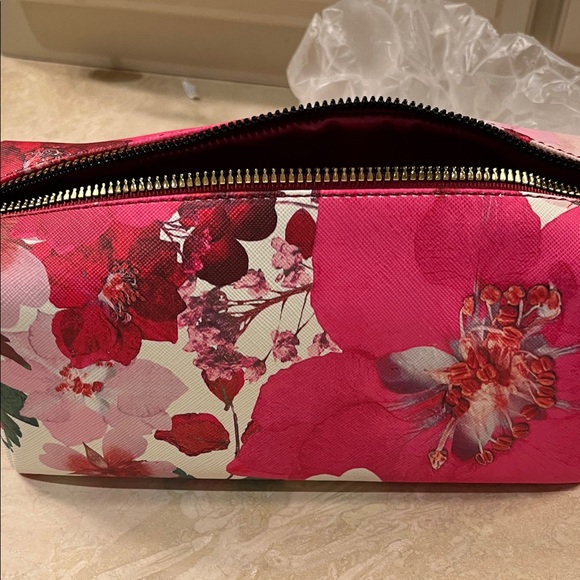 Ted Baker Vibrant Pink and Red Floral Loaf Cosmetic Pouch and 2 travel bottles - Picture 8 of 8